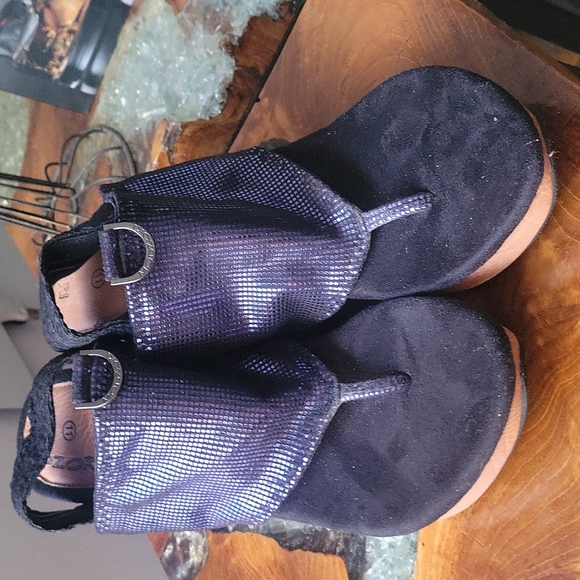 Shoes - Picture 4 of 6